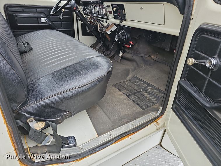 image for item EJ5781 1974 Ford F750 pumper fire truck