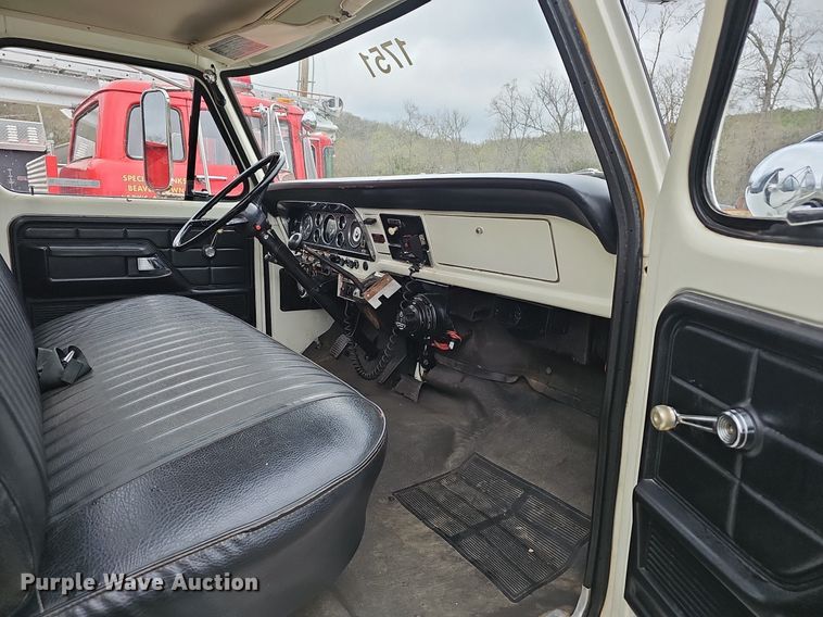 image for item EJ5781 1974 Ford F750 pumper fire truck