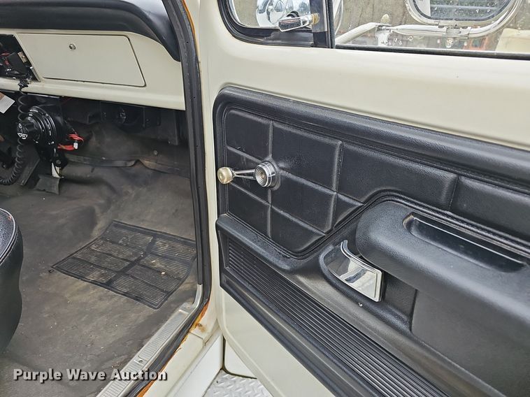 image for item EJ5781 1974 Ford F750 pumper fire truck