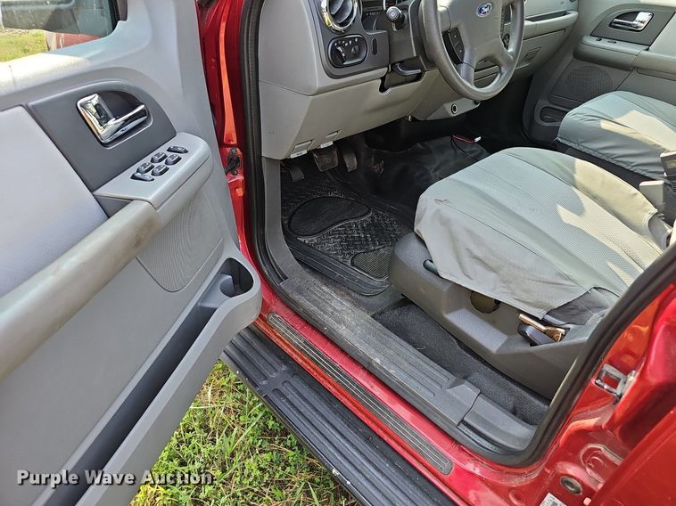 image for item EJ6231 2005 Ford  Expedition XLT SUV
