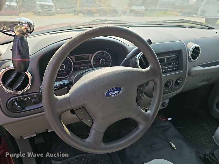 image for item EJ6231 2005 Ford  Expedition XLT SUV