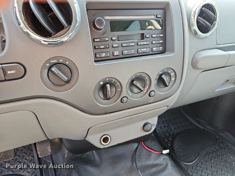 image for item EJ6231 2005 Ford  Expedition XLT SUV