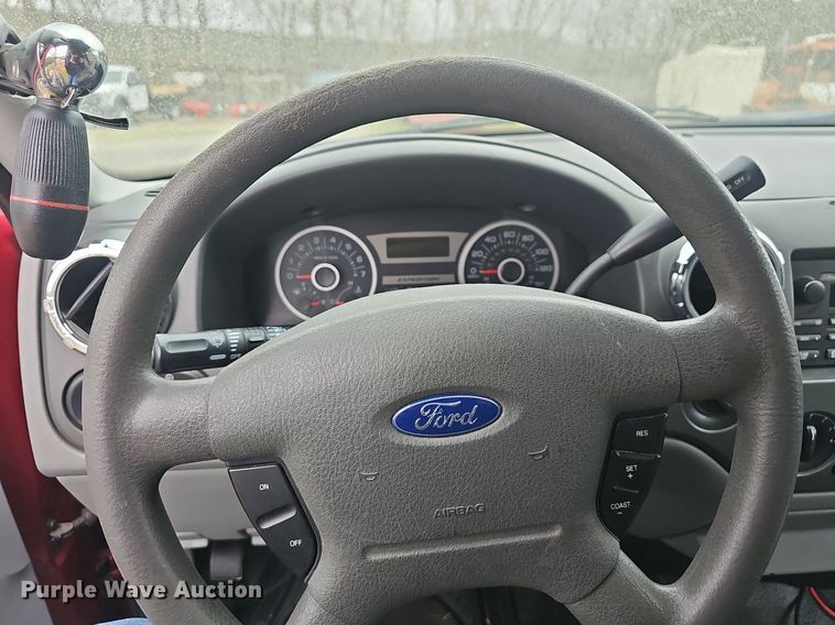 image for item EJ6231 2005 Ford  Expedition XLT SUV