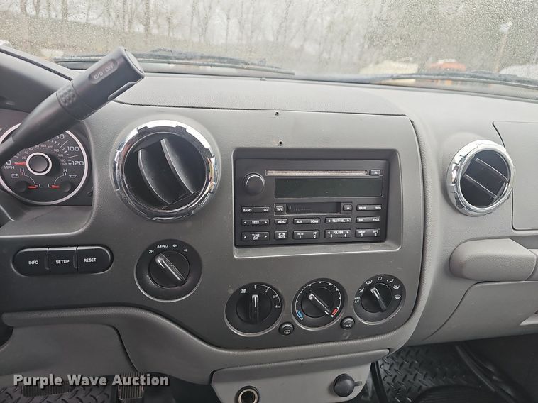 image for item EJ6231 2005 Ford  Expedition XLT SUV