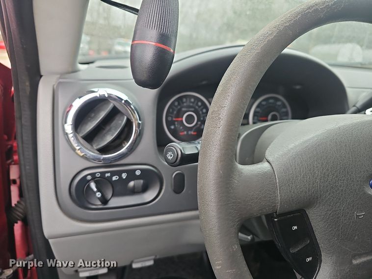 image for item EJ6231 2005 Ford  Expedition XLT SUV