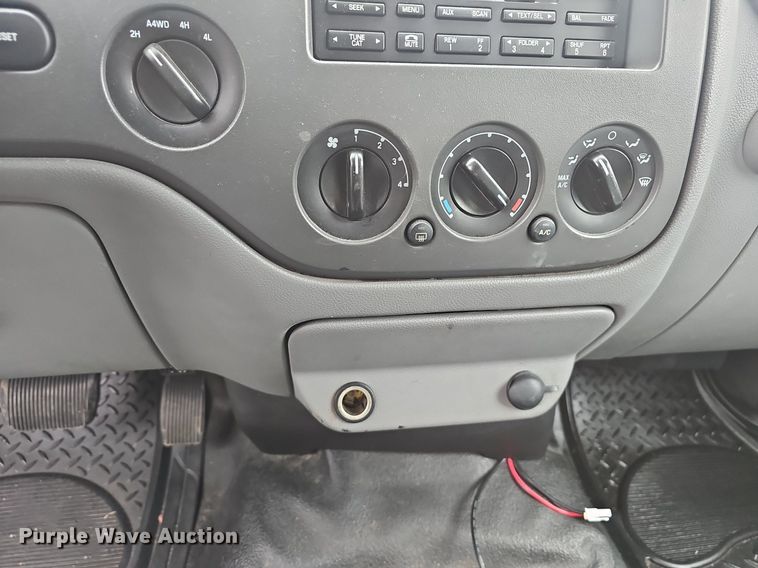 image for item EJ6231 2005 Ford  Expedition XLT SUV