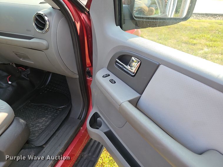 image for item EJ6231 2005 Ford  Expedition XLT SUV