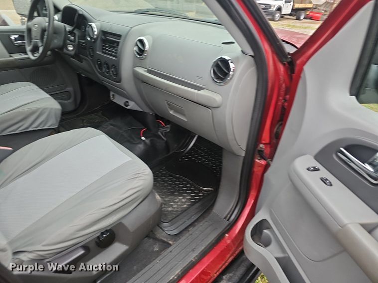 image for item EJ6231 2005 Ford  Expedition XLT SUV