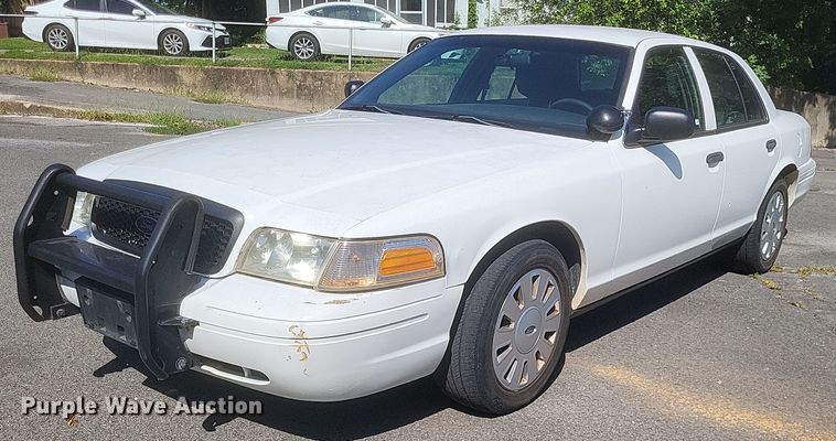 image for item EJ8013 2011 Ford  Crown Victoria Police Interceptor 