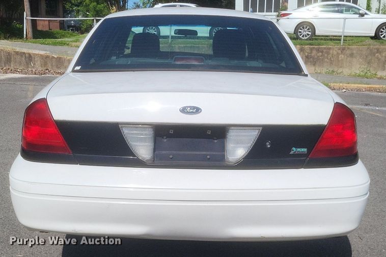 image for item EJ8013 2011 Ford  Crown Victoria Police Interceptor 
