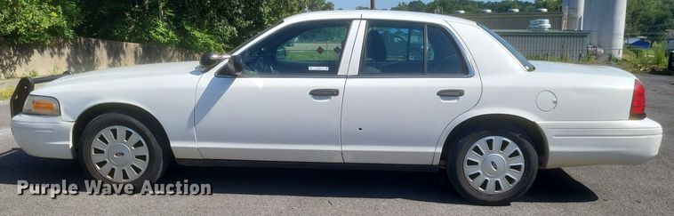 image for item EJ8013 2011 Ford  Crown Victoria Police Interceptor 