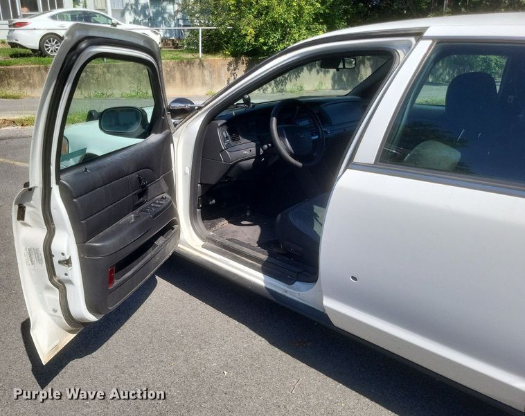 image for item EJ8013 2011 Ford  Crown Victoria Police Interceptor 