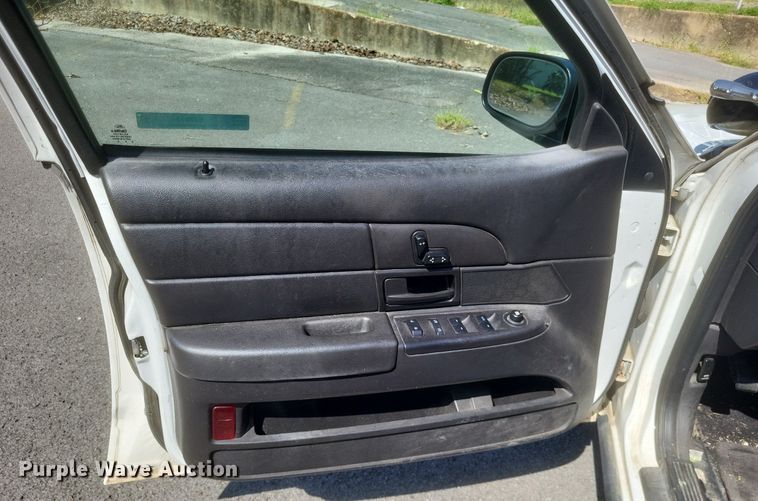 image for item EJ8013 2011 Ford  Crown Victoria Police Interceptor 