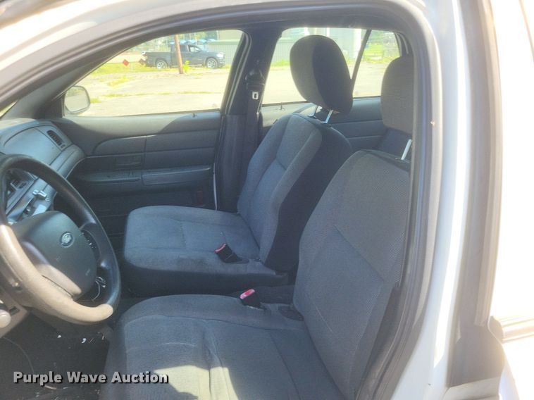 image for item EJ8013 2011 Ford  Crown Victoria Police Interceptor 