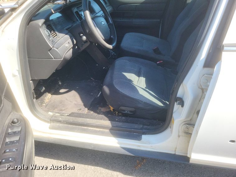 image for item EJ8013 2011 Ford  Crown Victoria Police Interceptor 