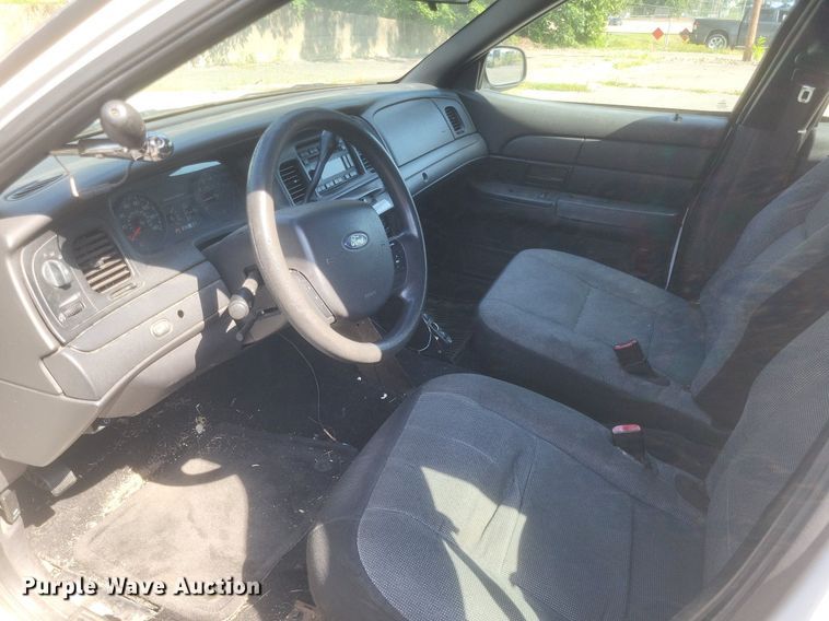 image for item EJ8013 2011 Ford  Crown Victoria Police Interceptor 