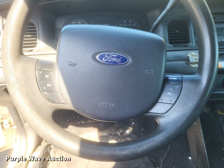 image for item EJ8013 2011 Ford  Crown Victoria Police Interceptor 