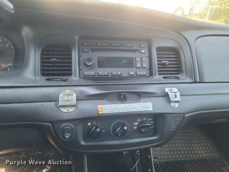 image for item EJ8013 2011 Ford  Crown Victoria Police Interceptor 