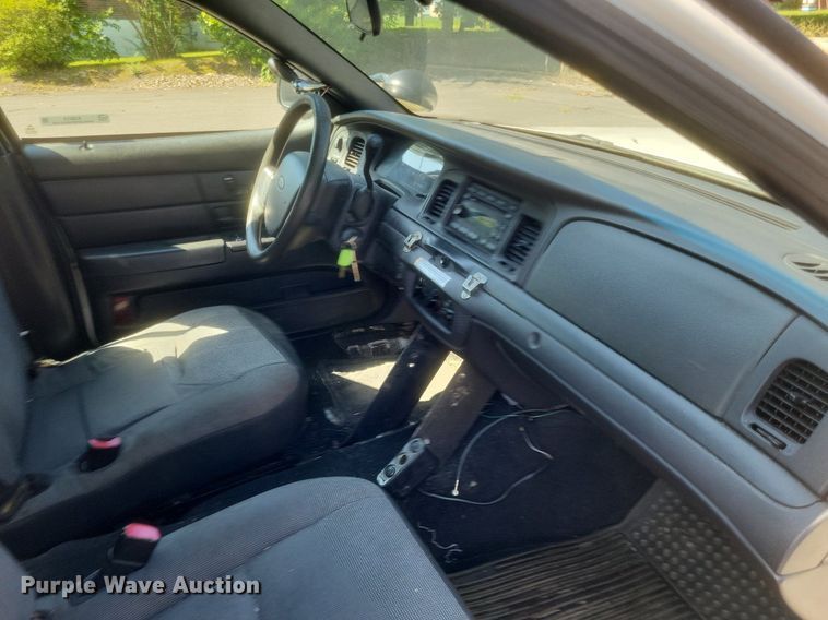 image for item EJ8013 2011 Ford  Crown Victoria Police Interceptor 