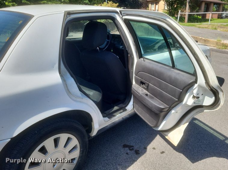 image for item EJ8013 2011 Ford  Crown Victoria Police Interceptor 