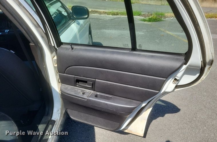 image for item EJ8013 2011 Ford  Crown Victoria Police Interceptor 