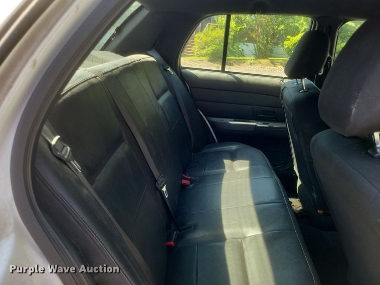 image for item EJ8013 2011 Ford  Crown Victoria Police Interceptor 