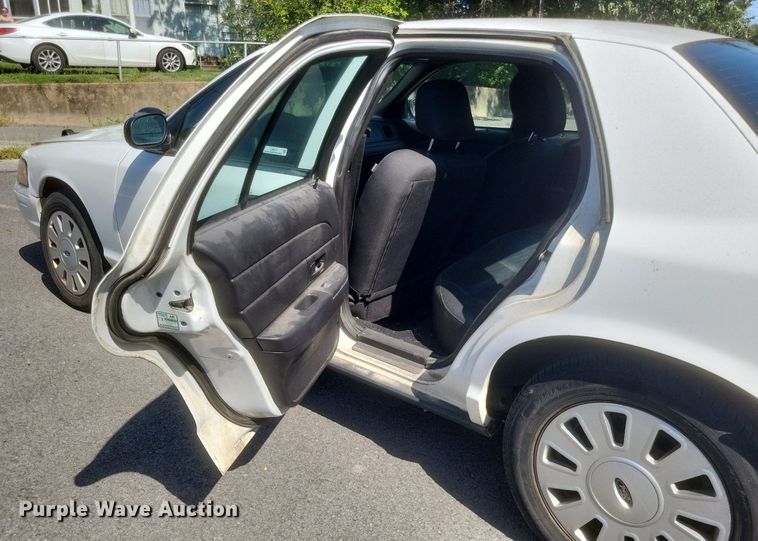 image for item EJ8013 2011 Ford  Crown Victoria Police Interceptor 