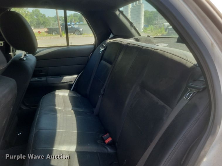 image for item EJ8013 2011 Ford  Crown Victoria Police Interceptor 