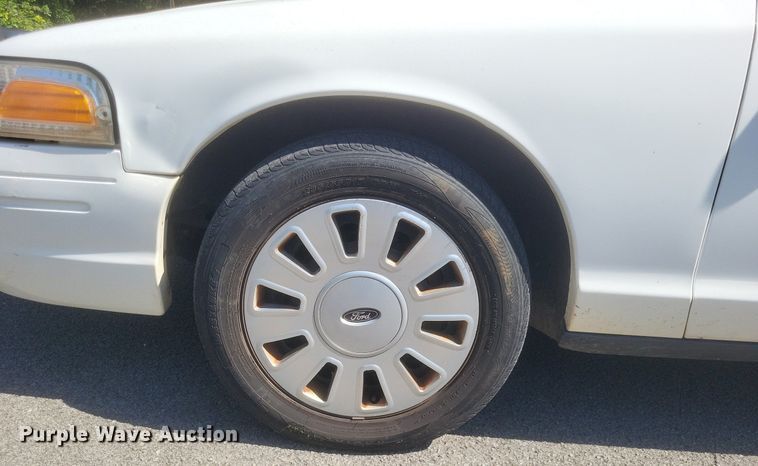 image for item EJ8013 2011 Ford  Crown Victoria Police Interceptor 