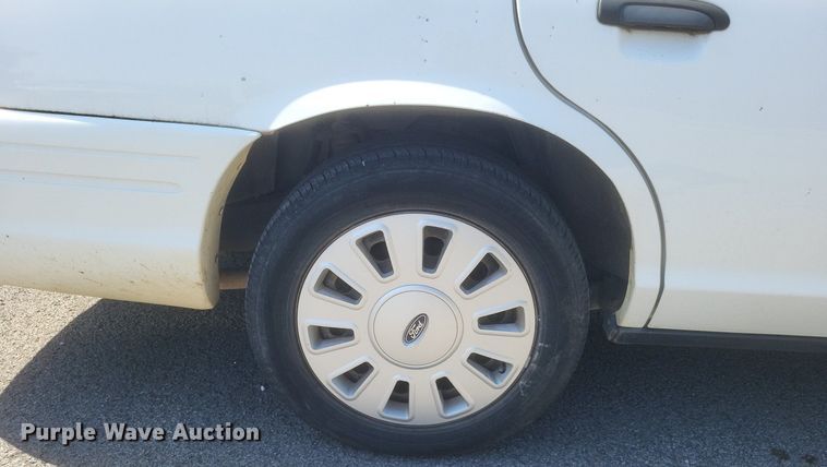 image for item EJ8013 2011 Ford  Crown Victoria Police Interceptor 