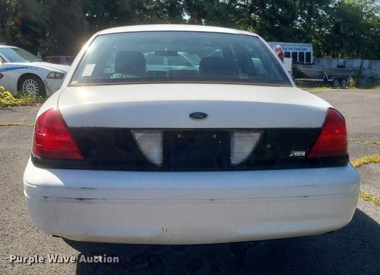 image for item EJ8014 2010 Ford Crown Victoria Police Interceptor 