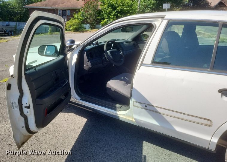 image for item EJ8014 2010 Ford Crown Victoria Police Interceptor 