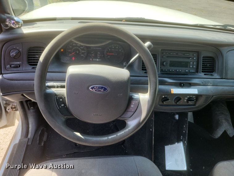 image for item EJ8014 2010 Ford Crown Victoria Police Interceptor 