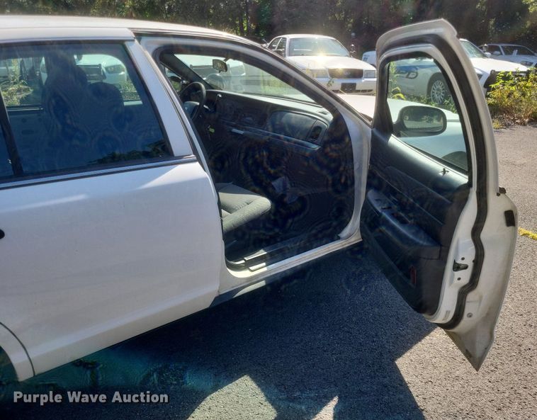 image for item EJ8014 2010 Ford Crown Victoria Police Interceptor 