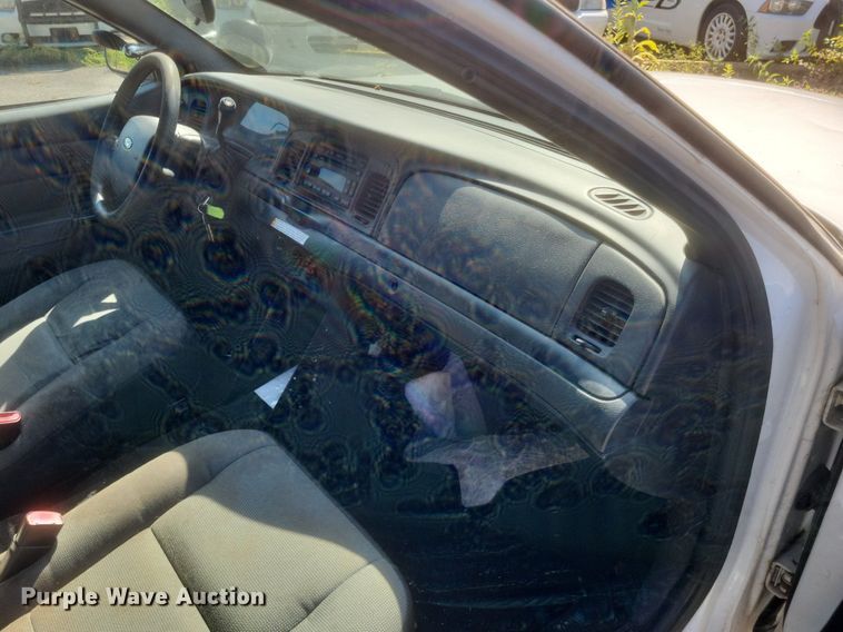image for item EJ8014 2010 Ford Crown Victoria Police Interceptor 