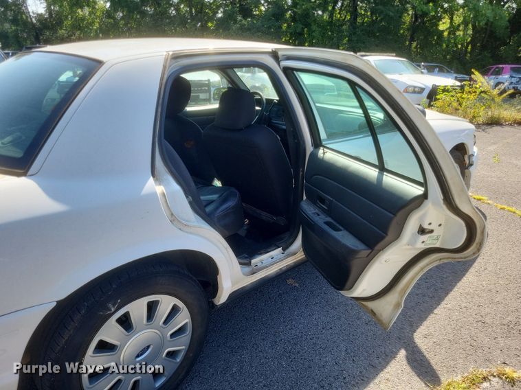 image for item EJ8014 2010 Ford Crown Victoria Police Interceptor 