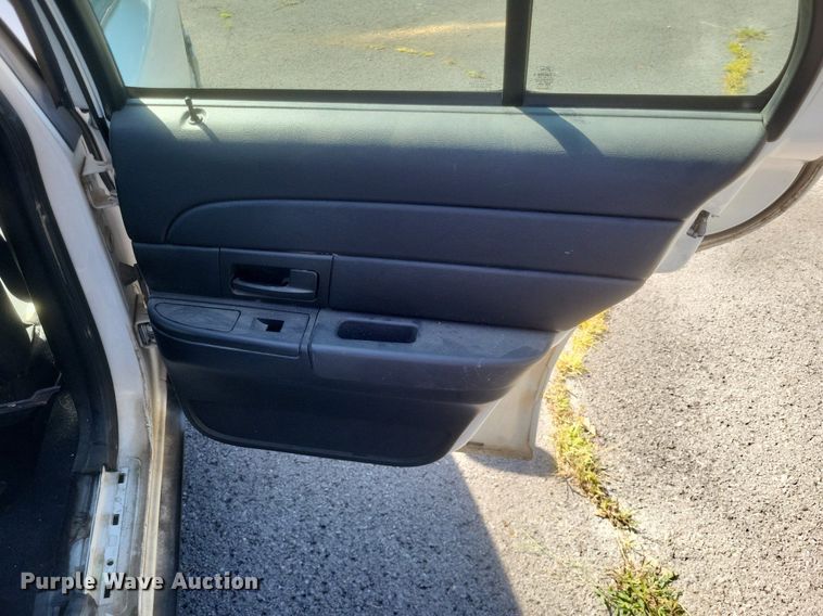 image for item EJ8014 2010 Ford Crown Victoria Police Interceptor 