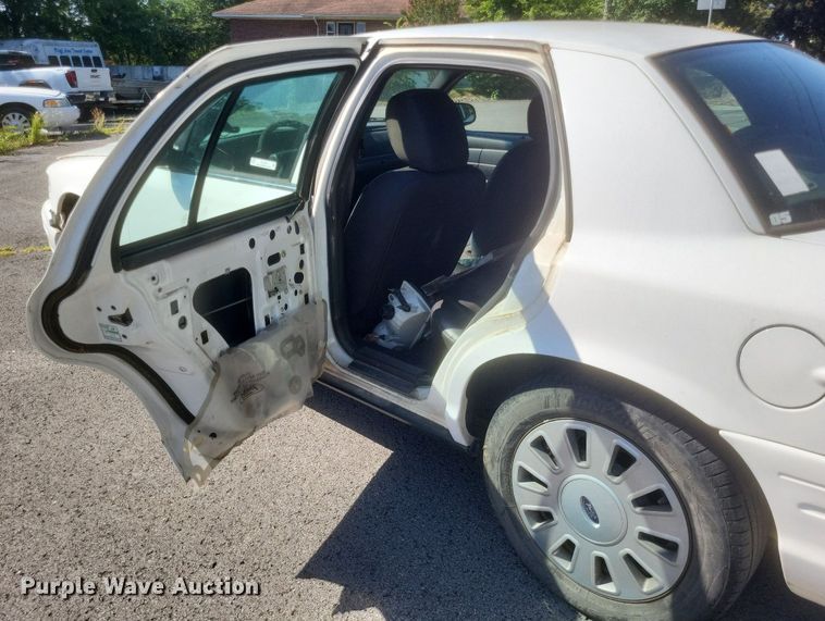 image for item EJ8014 2010 Ford Crown Victoria Police Interceptor 