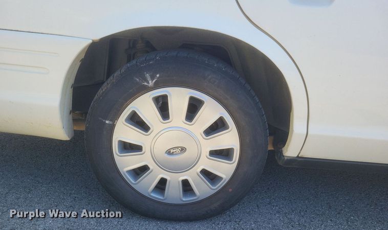 image for item EJ8014 2010 Ford Crown Victoria Police Interceptor 