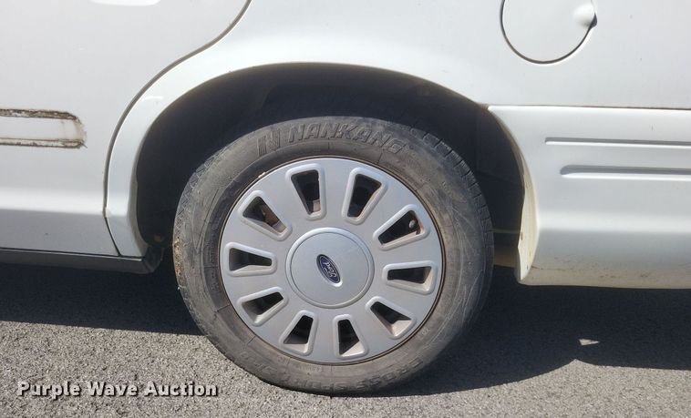 image for item EJ8014 2010 Ford Crown Victoria Police Interceptor 