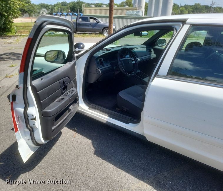 image for item EJ8015 2008 Ford  Crown Victoria Police Interceptor 