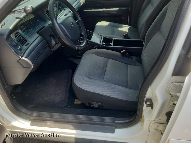 image for item EJ8015 2008 Ford  Crown Victoria Police Interceptor 