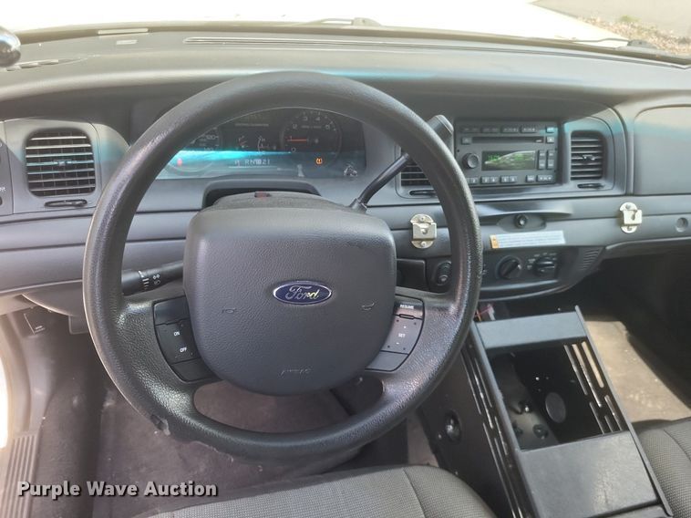 image for item EJ8015 2008 Ford  Crown Victoria Police Interceptor 