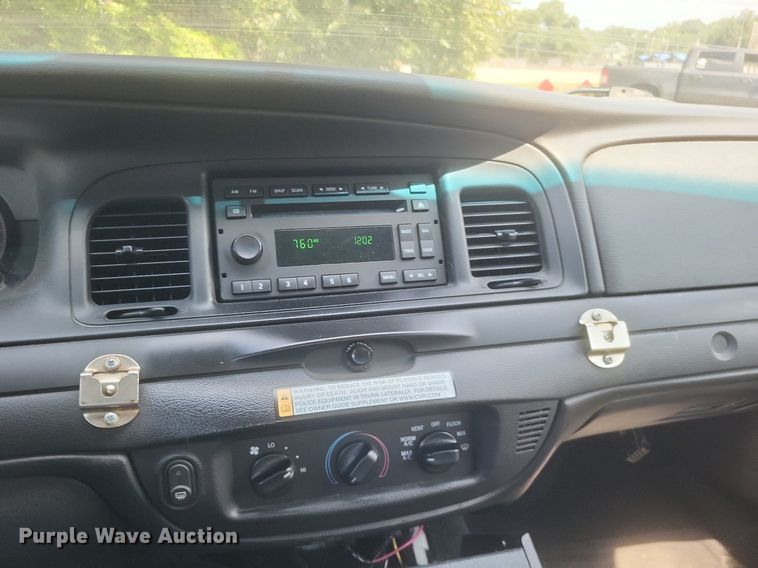 image for item EJ8015 2008 Ford  Crown Victoria Police Interceptor 