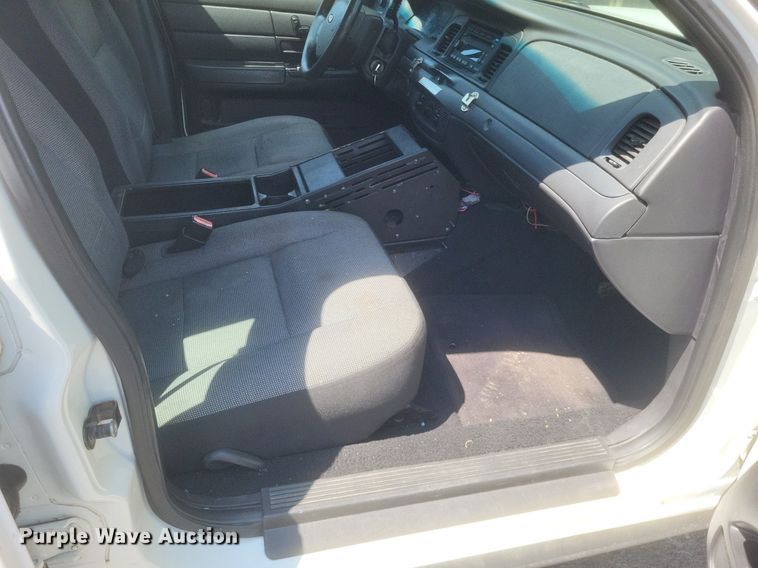 image for item EJ8015 2008 Ford  Crown Victoria Police Interceptor 