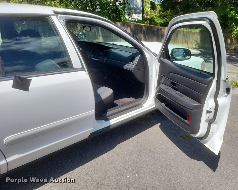 image for item EJ8015 2008 Ford  Crown Victoria Police Interceptor 