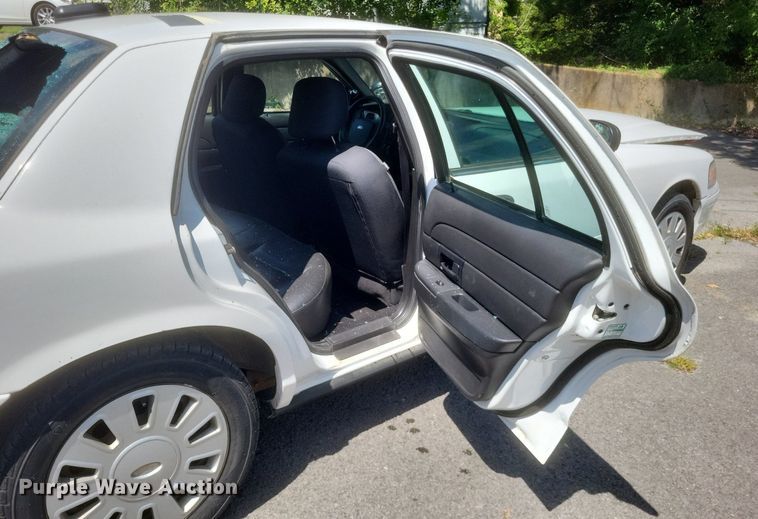 image for item EJ8015 2008 Ford  Crown Victoria Police Interceptor 