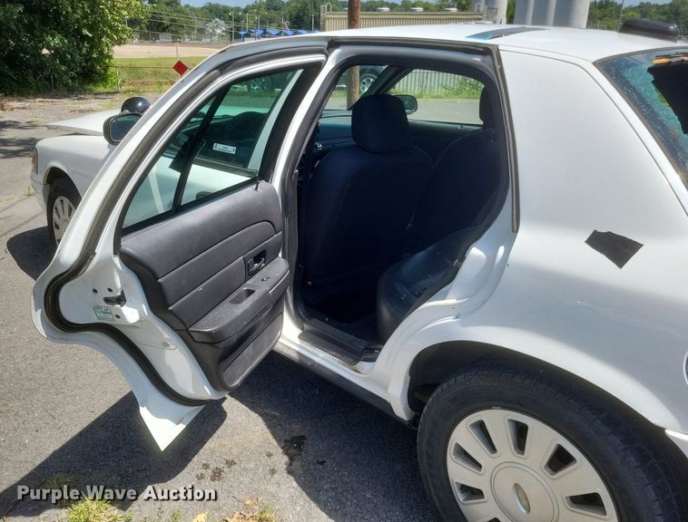 image for item EJ8015 2008 Ford  Crown Victoria Police Interceptor 