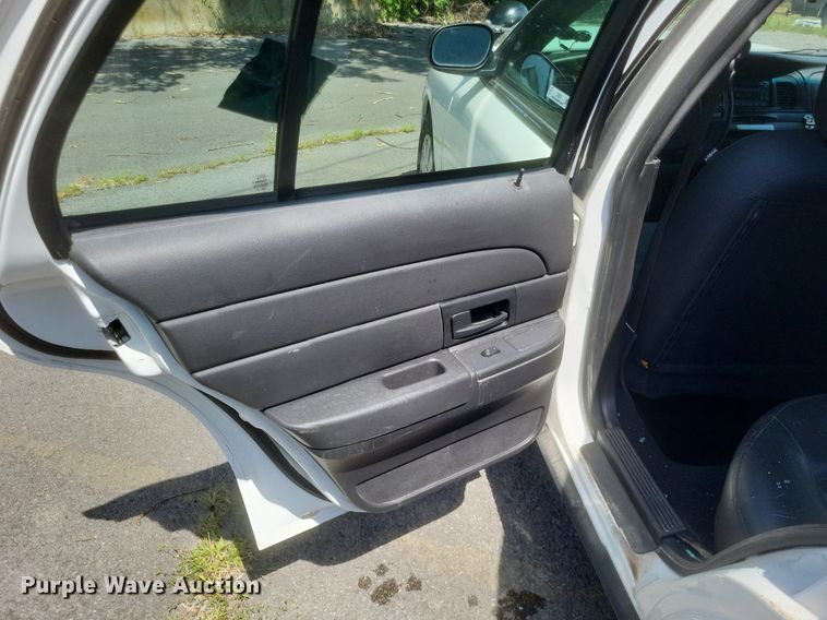 image for item EJ8015 2008 Ford  Crown Victoria Police Interceptor 