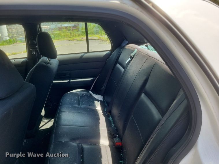 image for item EJ8015 2008 Ford  Crown Victoria Police Interceptor 